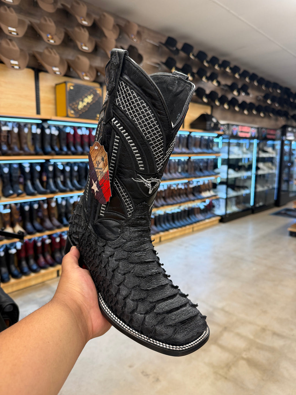 Python - Full Black